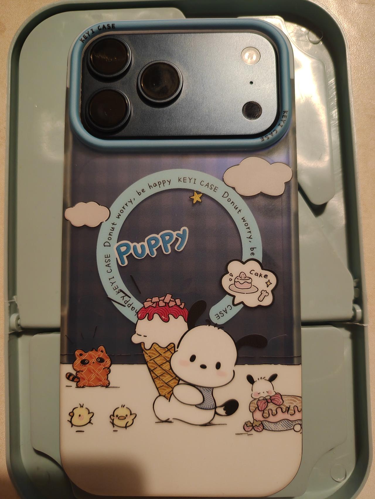 一直没想明白，苹果手机干嘛要把充电器分开卖。买苹果手机，里面只配置了数据线。充电