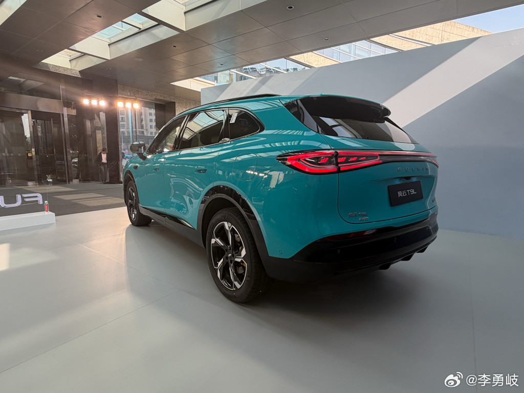 奇瑞风云T9L开启预售，13.99万起！新车定位为大五座中型SUV，其拥有292