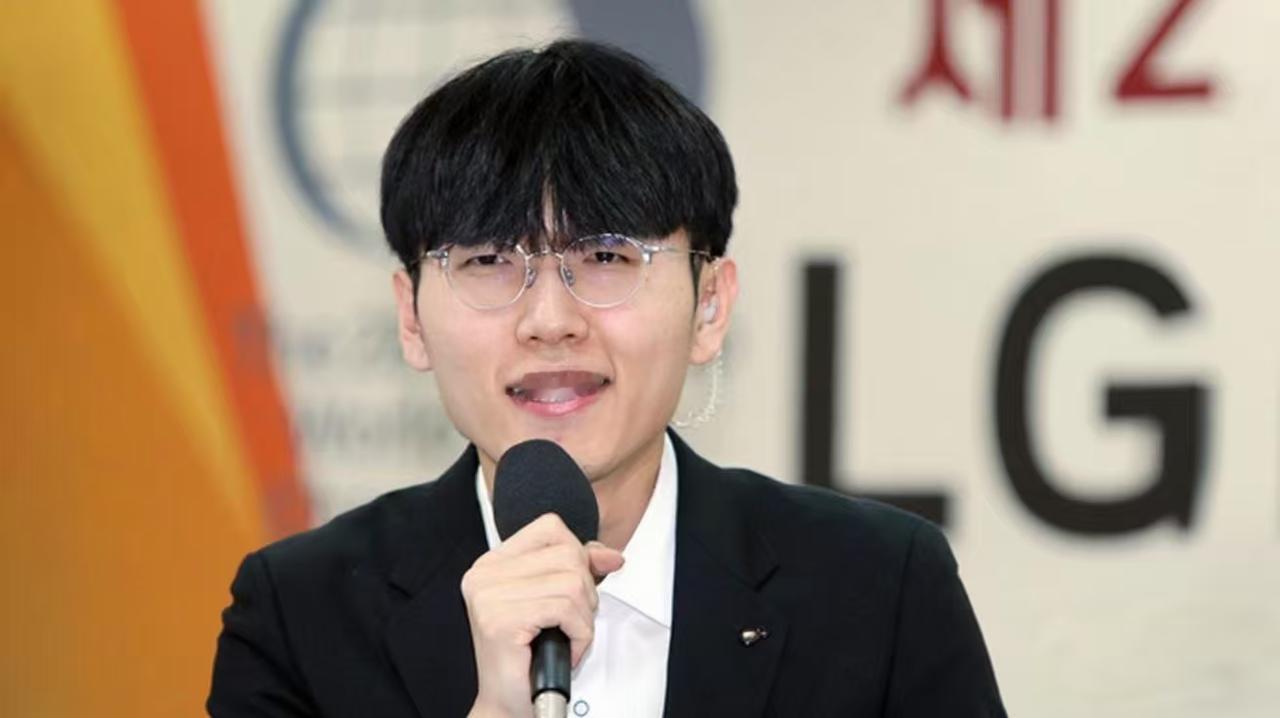 1胜5负敢拦申真请?李维清的刀捅在软肋上第六届梦百合杯16强13中国棋手合围申
