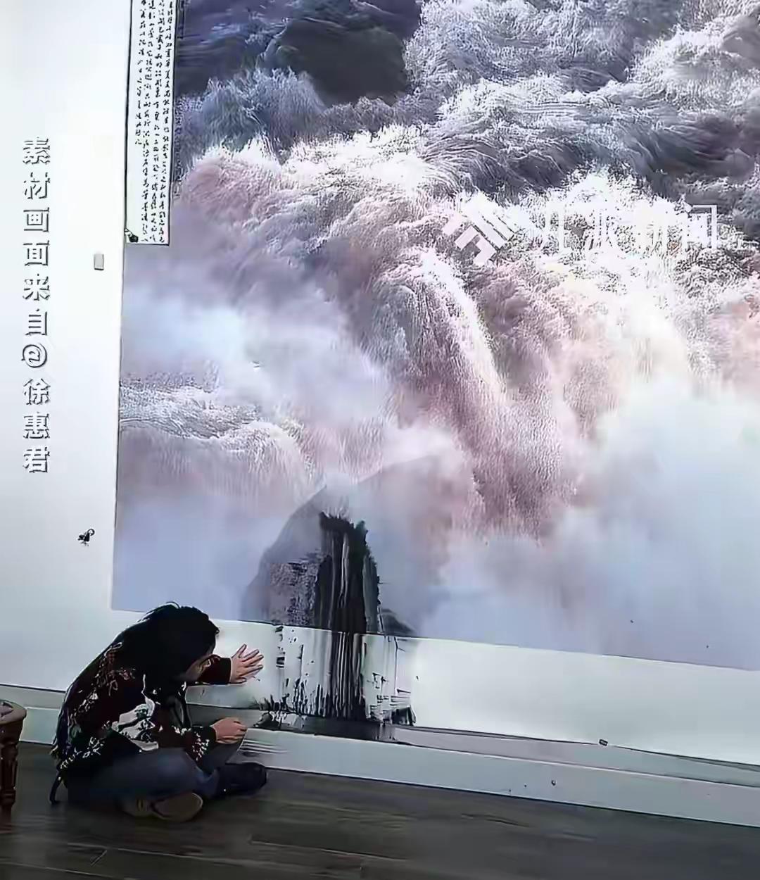 江苏江阴！380万黄河画作被泼墨后奇迹“重生”：画家3天化墨为浪拒用网友方案，却
