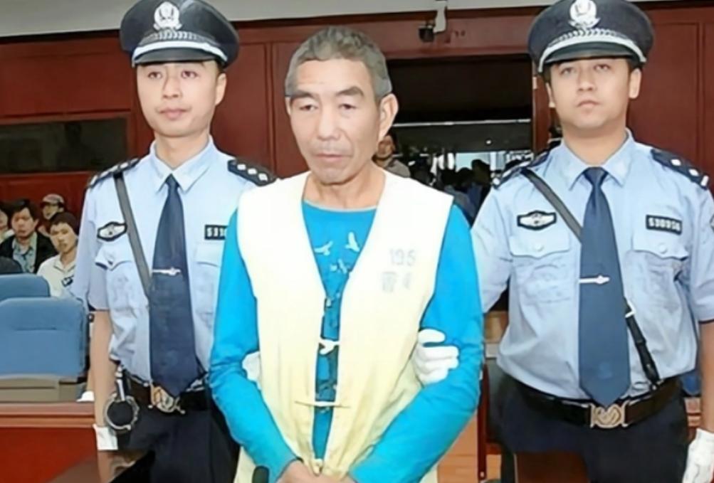 他从2007年开始连续杀人，直到2012年落网，他把受害者肉剔下，腌渍风干后冒充