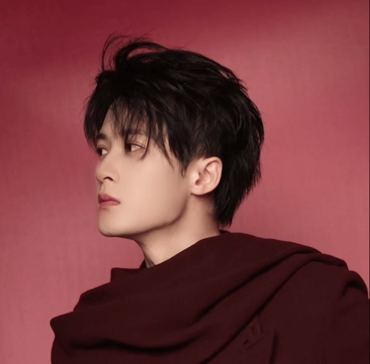 递本子——接触没马上拒掉——深度接触签意向约——（意向）官宣（偶尔，不常见）签正