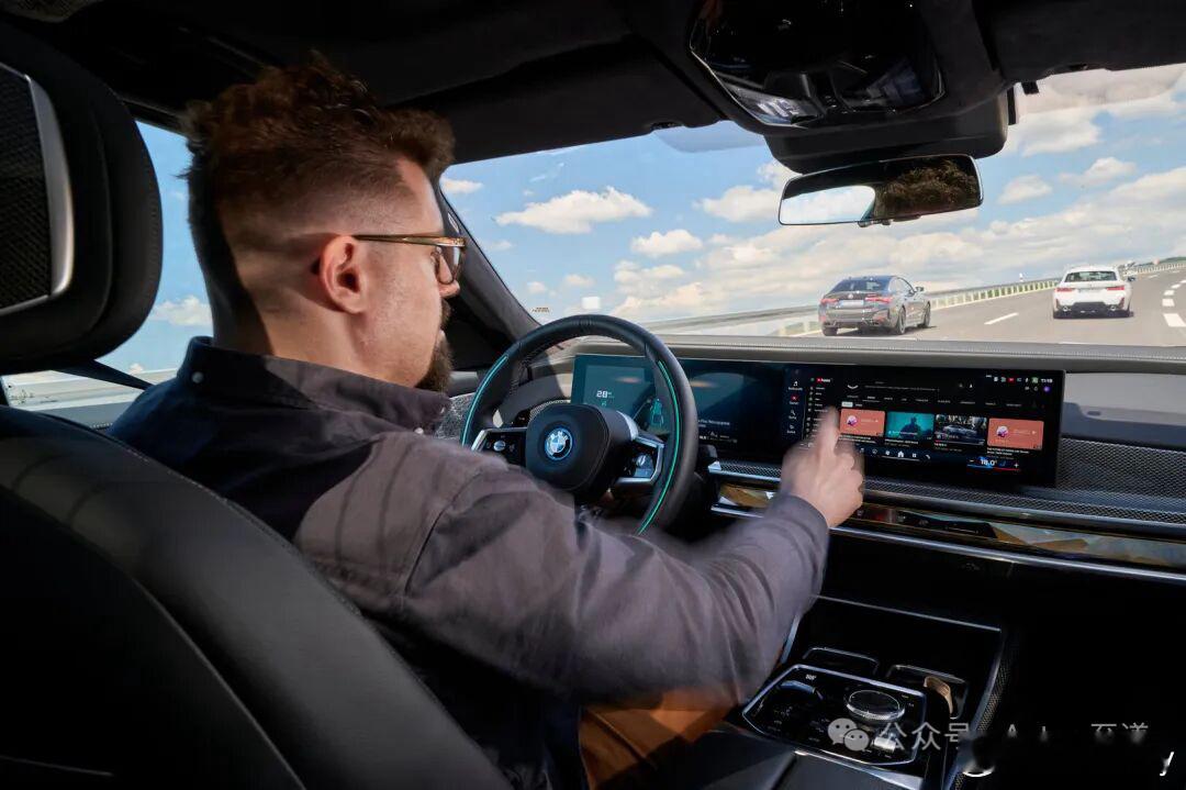 宝马7系的L3使用条件非常苛刻，首先是仅限高速，城市道路无法使用。然后限速60