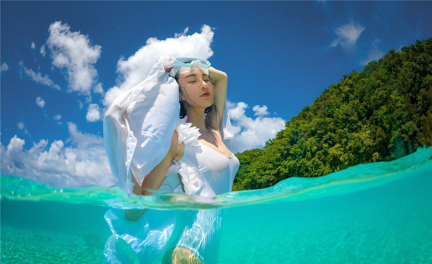 中国“瑜伽女神”母其弥雅,这身材好到可以去炸街了,网友:成龙眼光真毒!