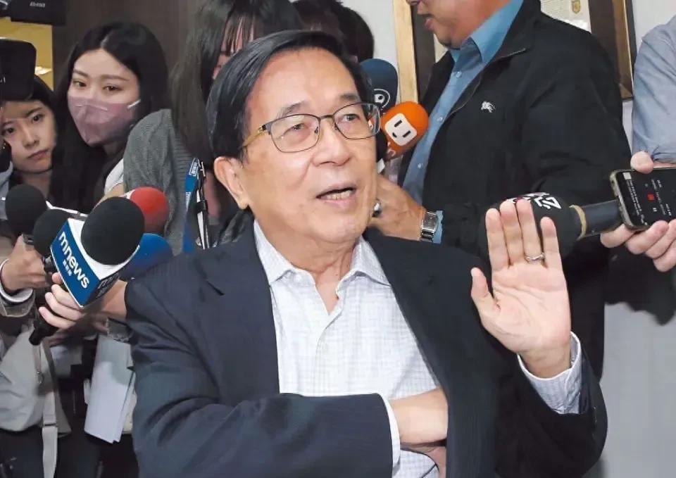 陈水扁甩锅赖清德？国民党怒怼：“你不像他！”2025年7月18日，陈水扁突然甩