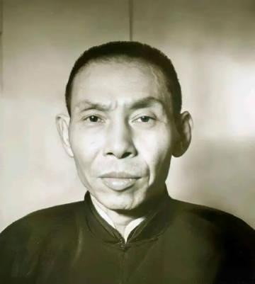 1945年9月，杜月笙前往上海，认为当不了市长至少也是副市长。火车快到上海时，蒋