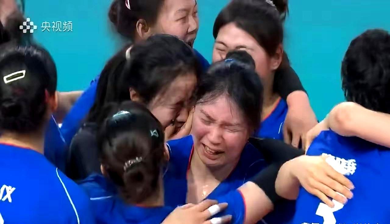 17岁的张籽萱真的拼出来了。帮江苏U18女排拿全运会冠军时哭成泪人，现在直接进国