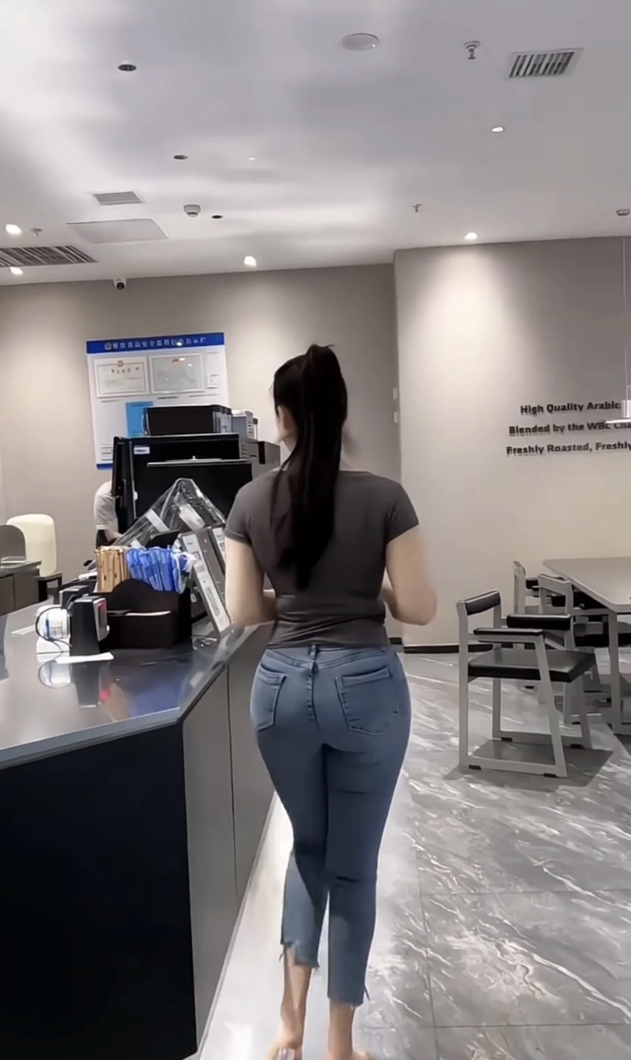 周末，买杯奶茶喝#这样的身材