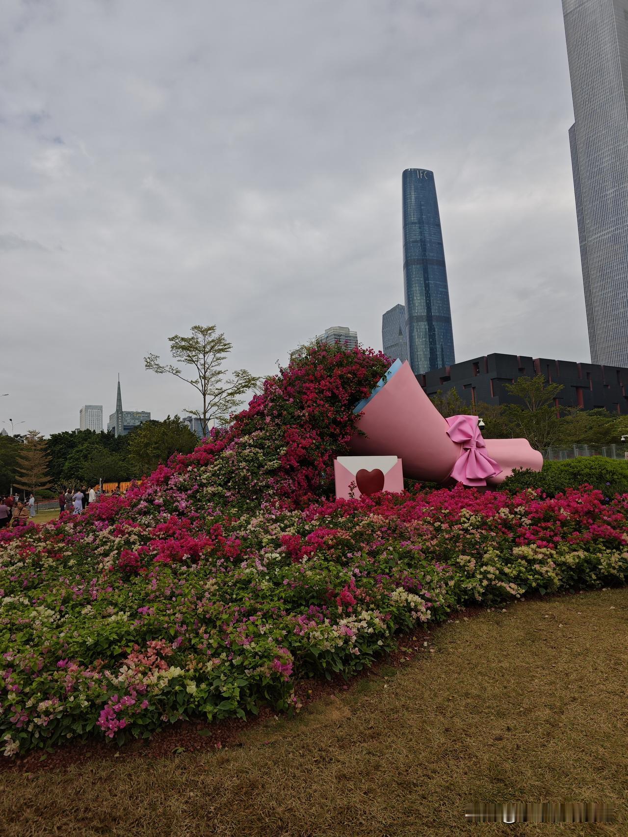 广州到处都是全运会的影子，真用心了[比心][比心][比心]