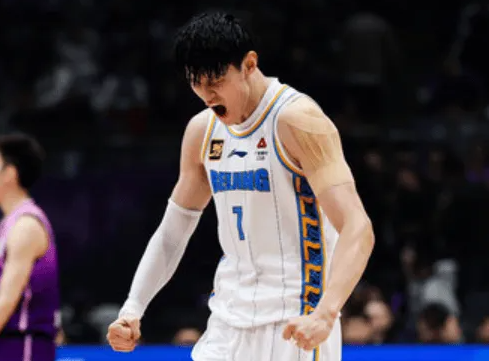 曾凡博想要签长约，北京在7月份就已向他报价B类合同这是曾凡博续约的第一份大合同