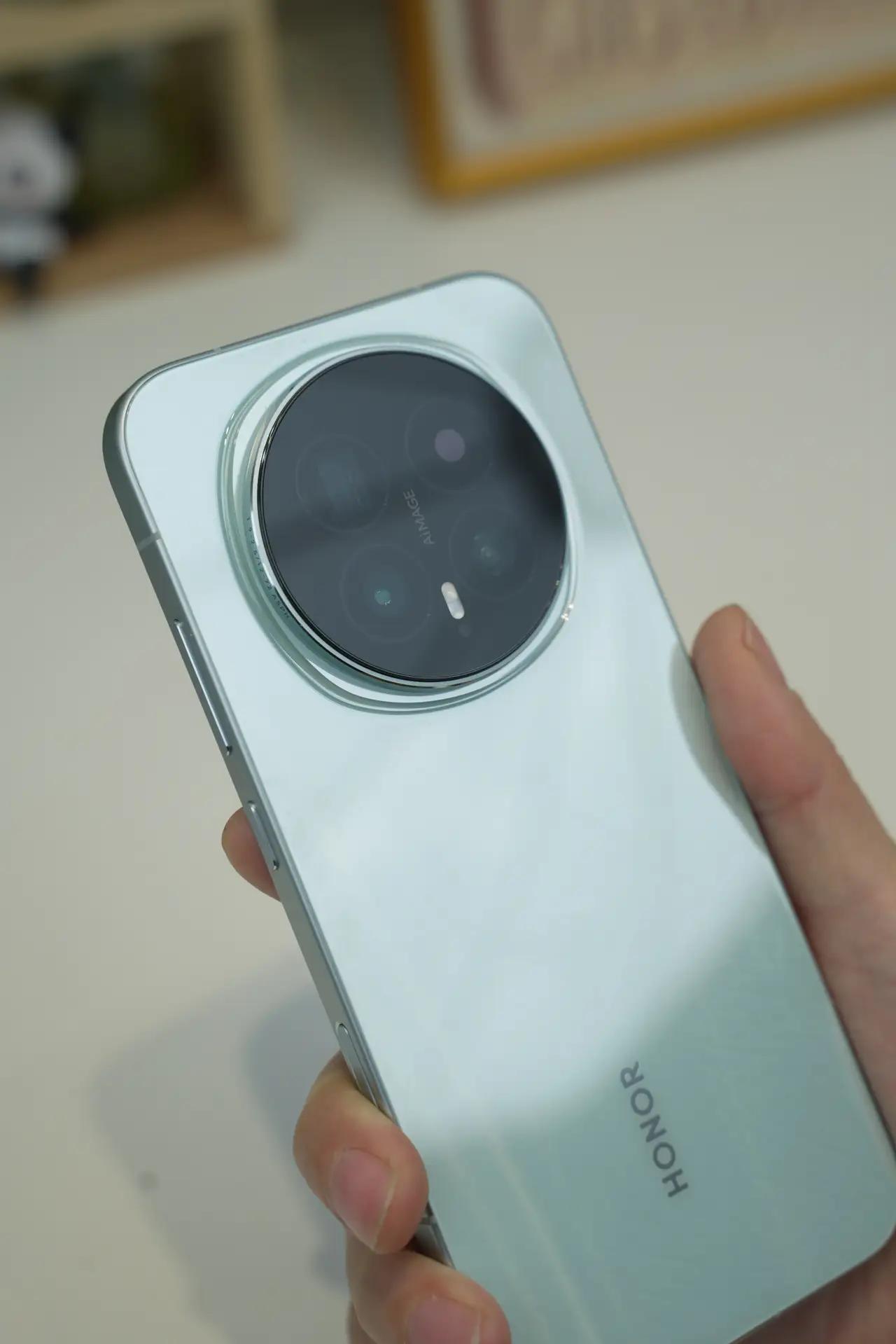 据数码大佬RD观测，荣耀Magic8系列激活量已接近40万，却仍被大