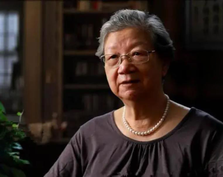 刘思齐去世后，毛新宇参加葬礼，挽联上写的是外甥二字