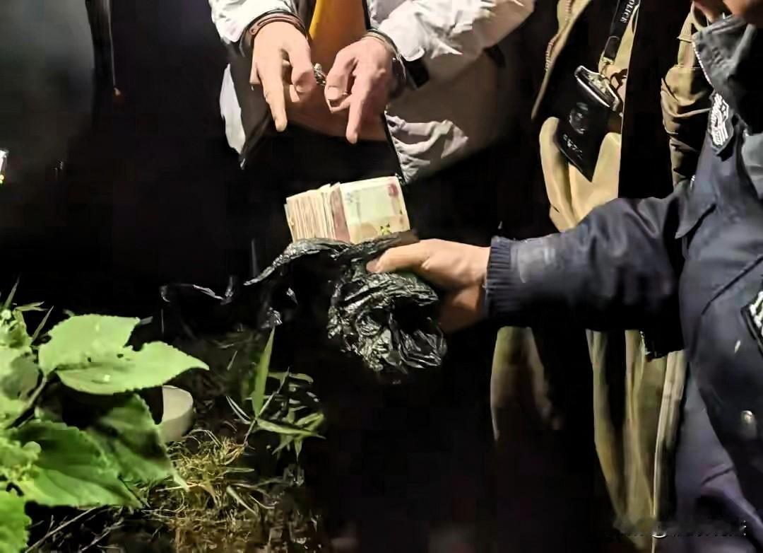 “偷鸡不成蚀把米！”浙江杭州，男子报警说自己丢了2部手机、2个手串、400元现金