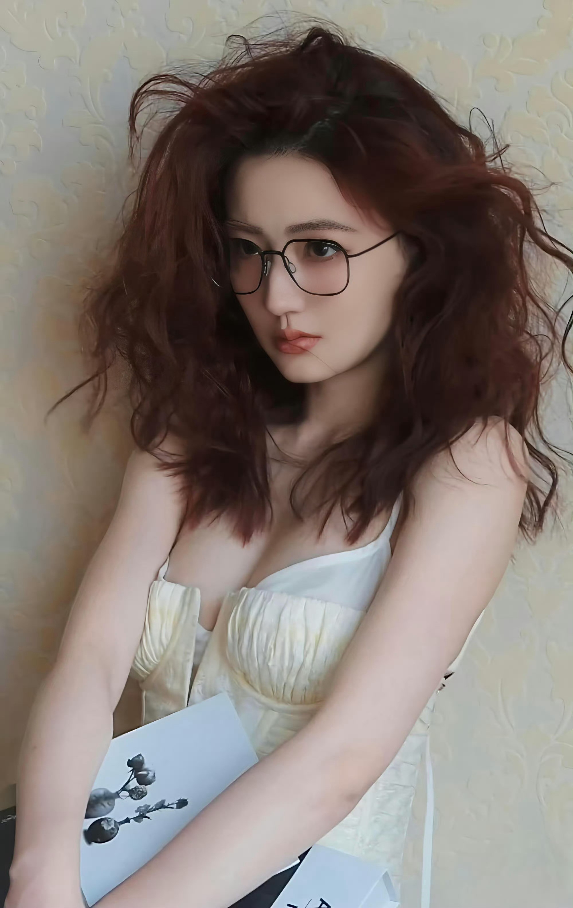 徐璐真的是长开了，身材越来越好，风格也更加大胆了