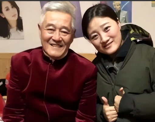 一次，赵本山对年仅23岁的葛珊珊说：“反正你长得不漂亮，索性就牺牲形象，你的大脸