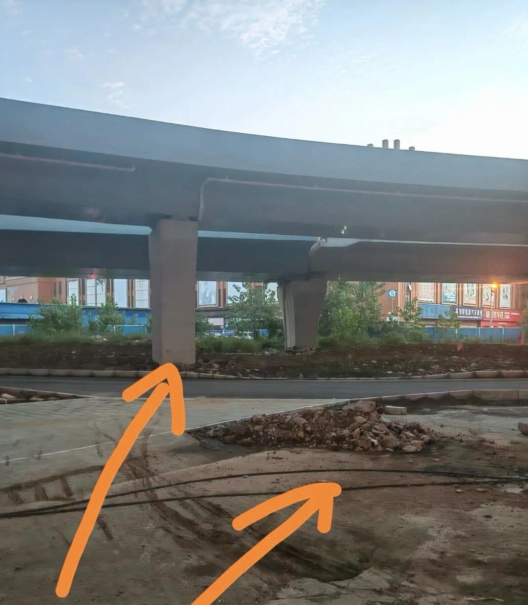 武汉城事！近日有网友反映：请问武大高速汉口北互通地面修复工程为何施工如此慢，到