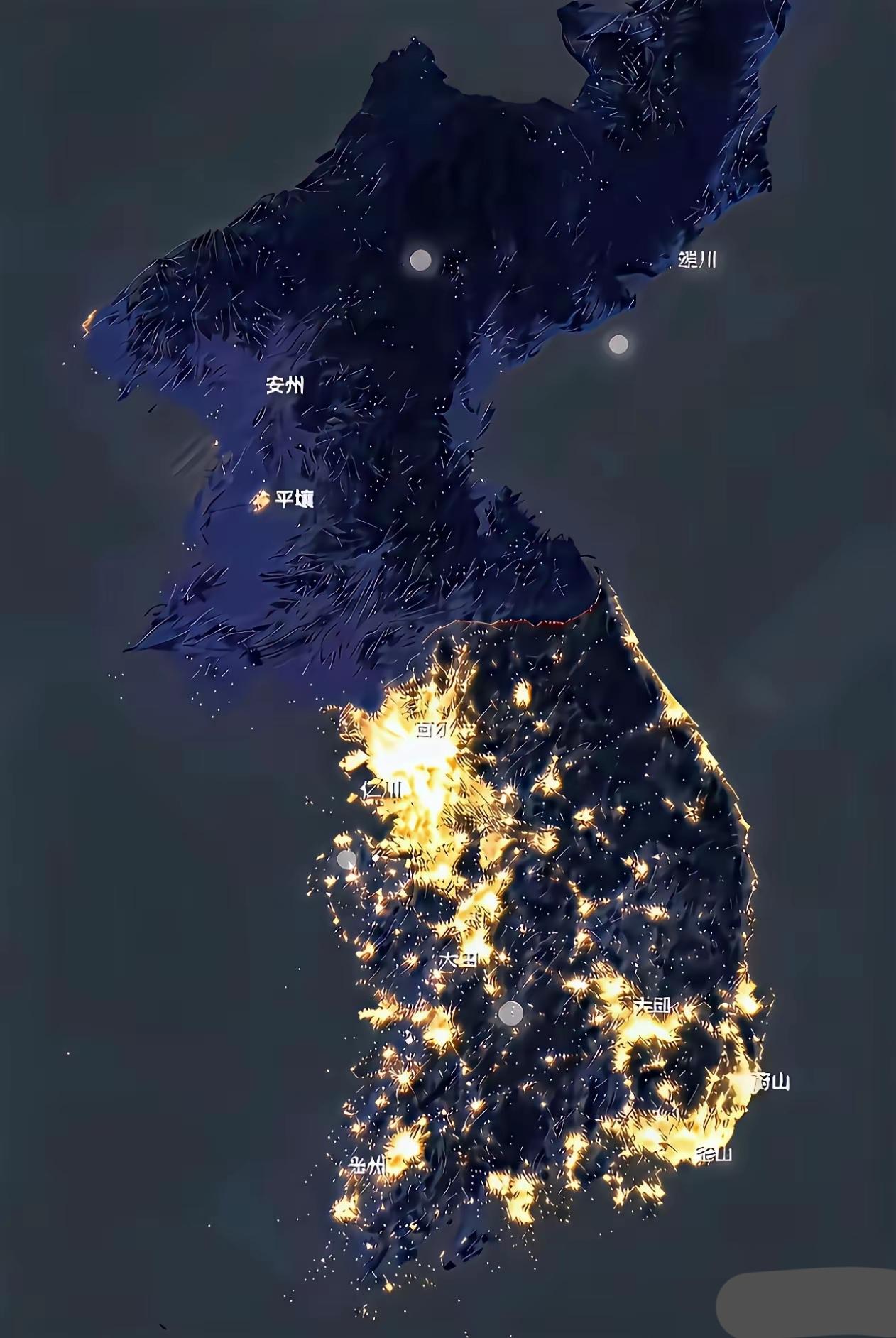 一张有意思的图片，界限分明，对比显著。北朝人民眼前一片光明