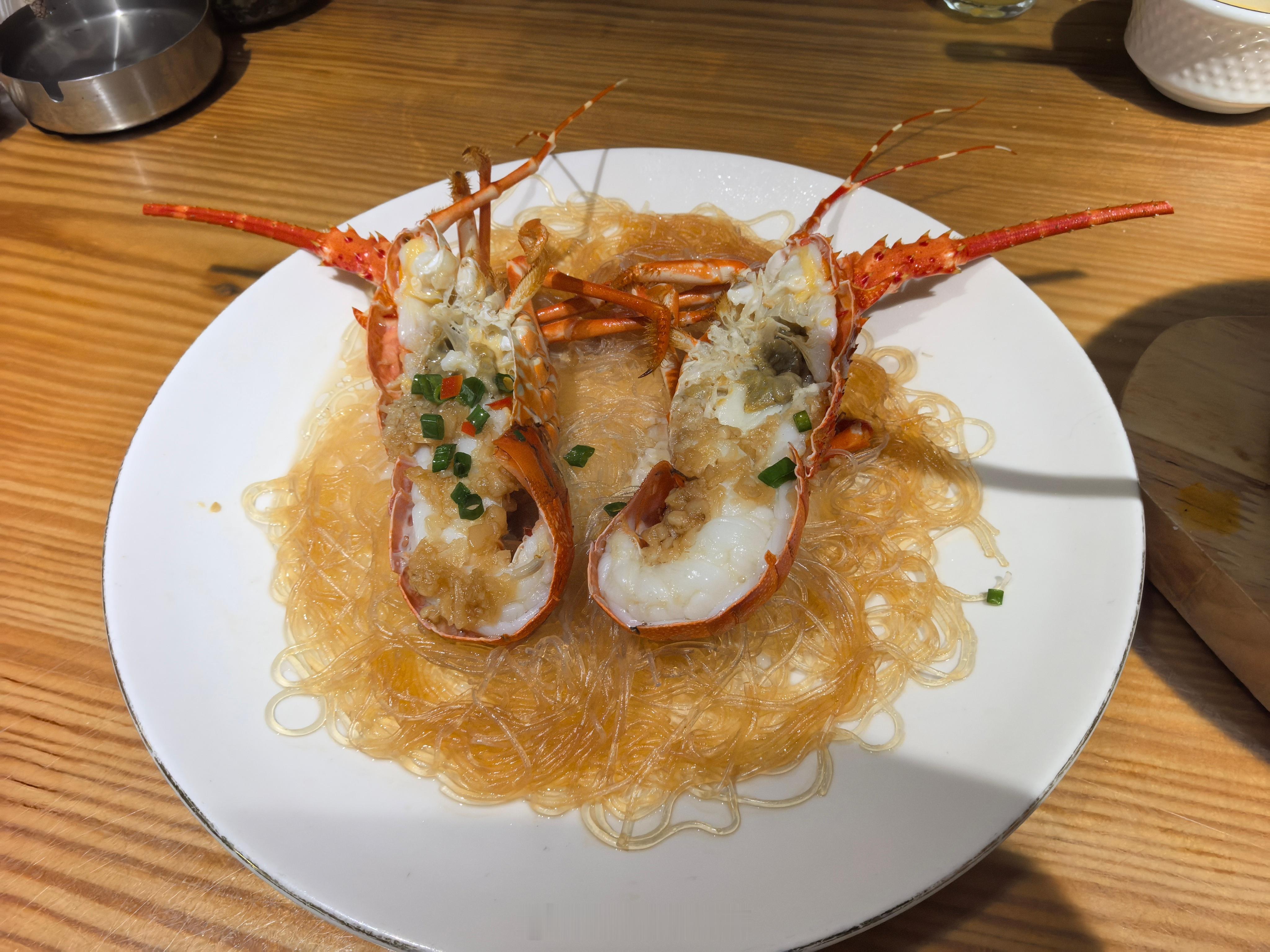 厦门美食日记，看看我这几天吃了什么？鑫东兴的海鲜都是现捞现杀，确实不错，价格也合