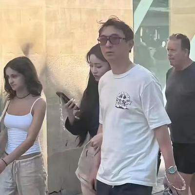 🌙王思聪很可能不会再回国，这并不是因为他欠了20亿，也不是因为王健林卖掉了48