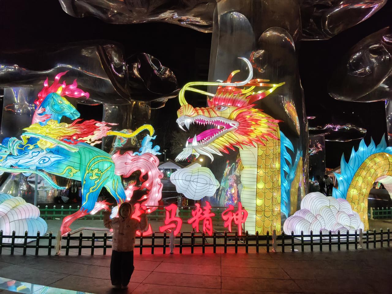 小军阀巧治匪患贵州军阀周西成上台时，贵州境内一片混乱，匪患纵横，商旅断绝。周