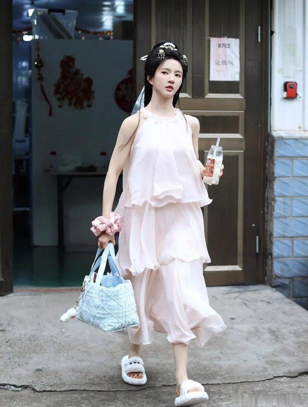 明明是同一条裙子，咋有一条这么像山寨的