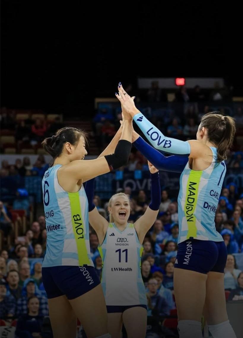在美国留洋的中国女排队长龚翔宇，在LOVB联赛第二轮的比赛中，帮助麦迪逊队3-1