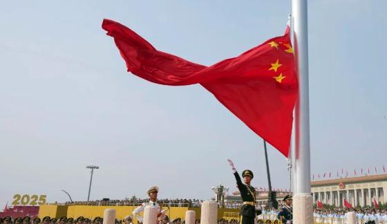 为什么我们一定要大阅兵？因为我们要当着全世界的面说清楚：中国这块土地，从山川河