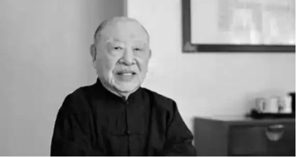 美国传来噩耗！2025年8月3日，影响中美的大佬去世了，中文世界一片哀默！ 