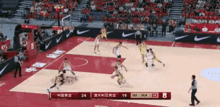 中国男篮球星崔永熙真是能攻善守！在今天中国男篮主场迎战澳大利亚男篮的友谊赛中，当