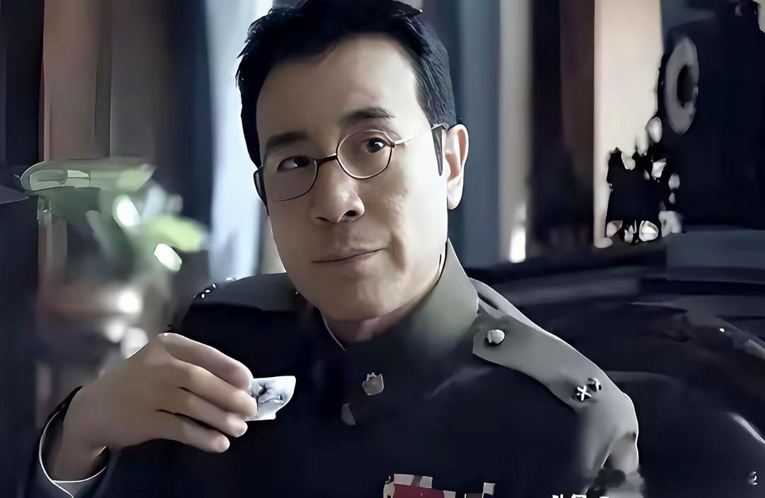 我真的,浑身鸡皮疙瘩都起来了。就是《沉默的荣耀》里那段,他夫人唱《望春风》,唱得