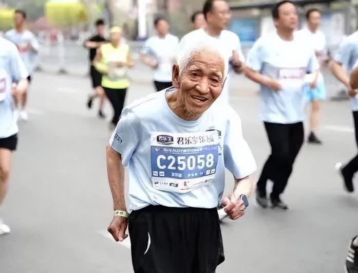 医生直言：过了65岁，身体再好也别碰5种运动，后果怕你承受不起过了65岁，身