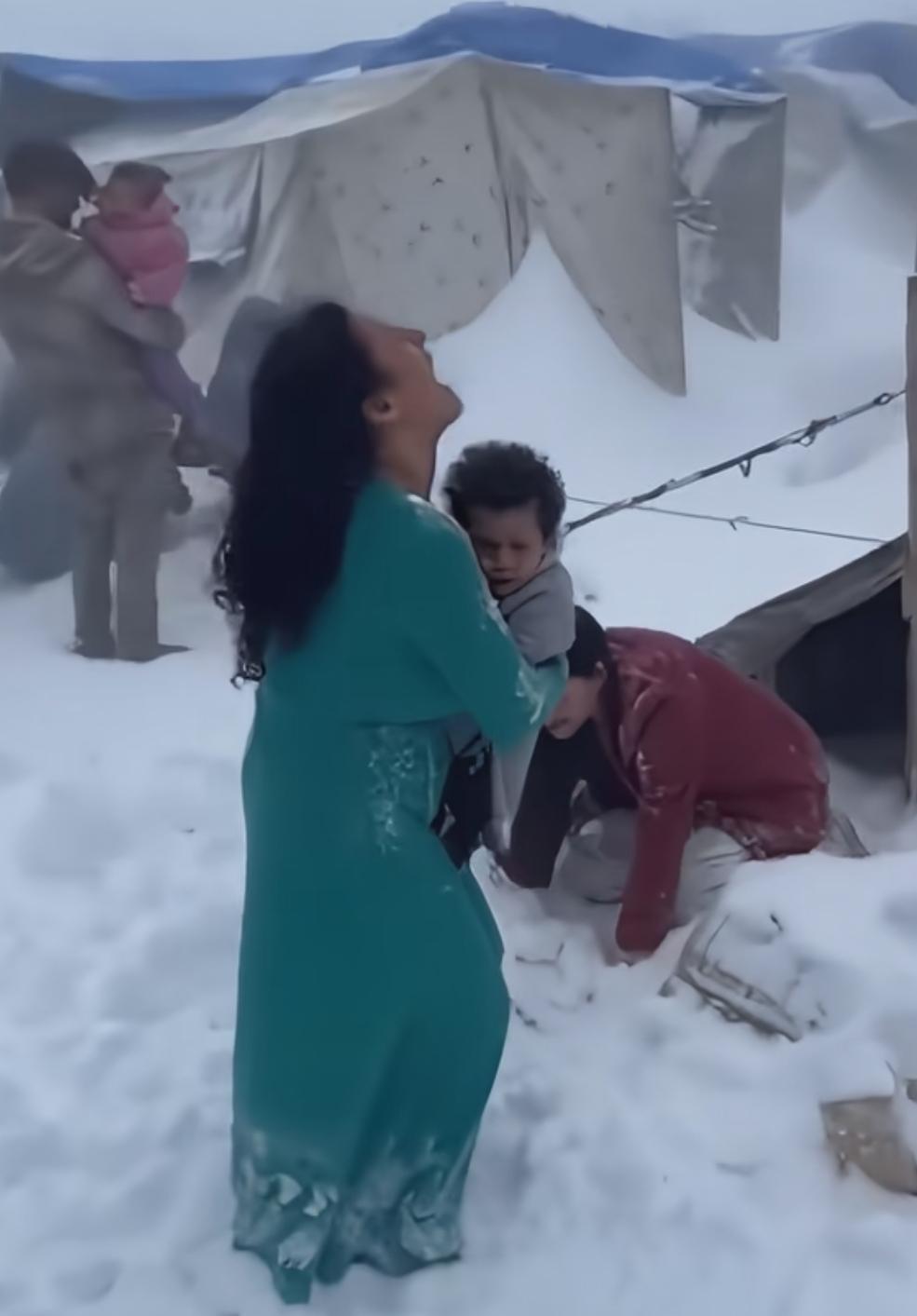 我真的吓了一跳，在国际上珠光宝气的美国，其国内的平民居然都是死亡线，而不简简单单