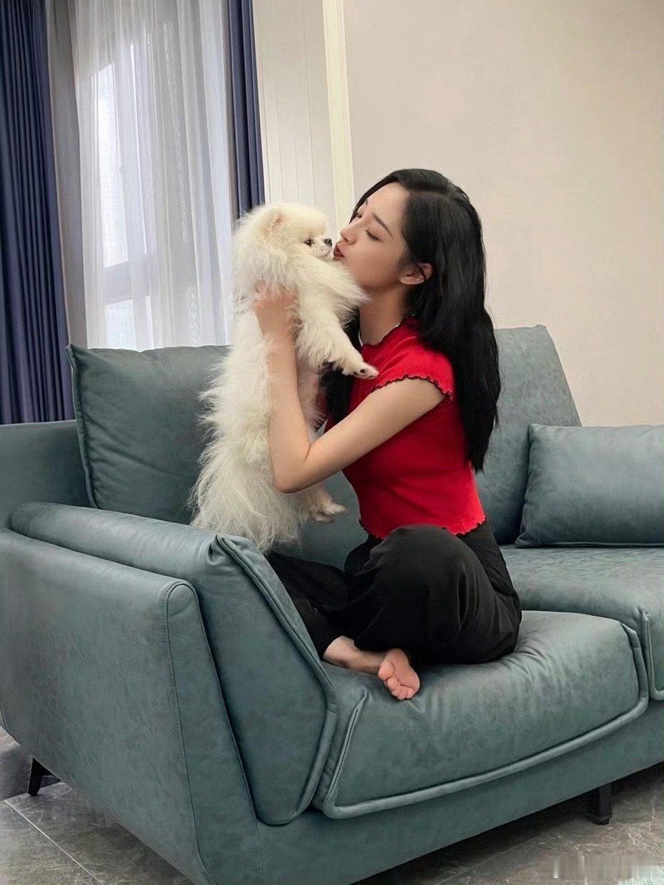 周洁琼才是真美女，连jiojio都这么好看！