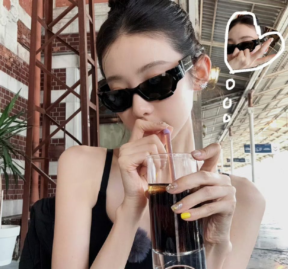 张艺凡张艺凡姐姐妹妹抓娃娃​​​