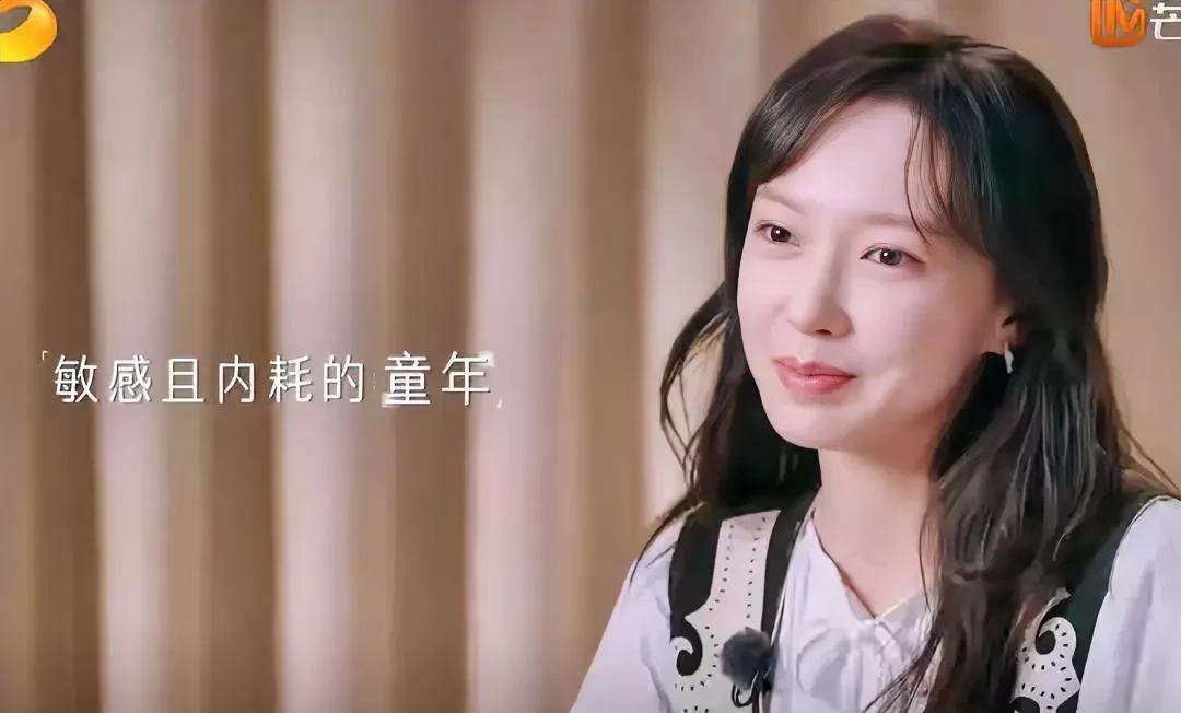 程潇说，我10岁就劝我妈离婚，他们吵了八年才分开。我爸从小不跟我们联系，连电视遥