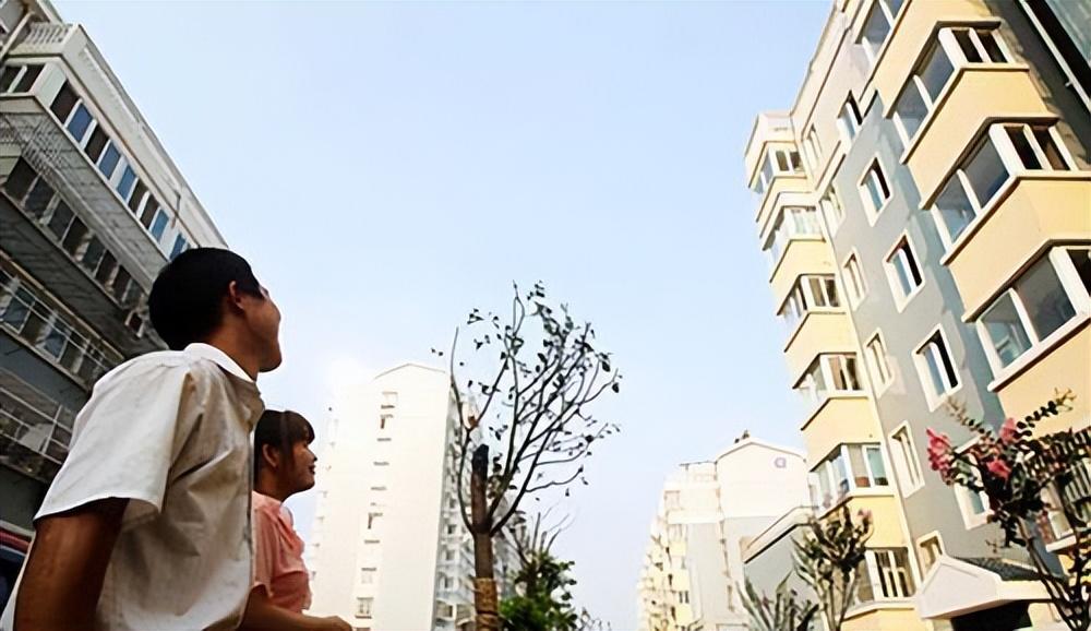 从5月开始，官方/国企下场批量收房已经从试点进入全面落地期，目的是“去