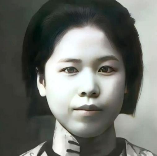 1947年，几个特务，扯下了杨虎城夫人谢葆真的裤子。就在牢房里。当着所有人的面。