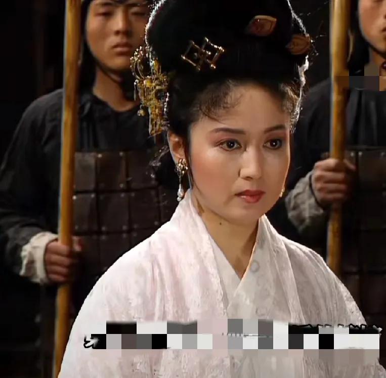 正史中曹操一共霸占几个别人的妻子？其中连关羽相中的女人，他都夺走了。第一个，边