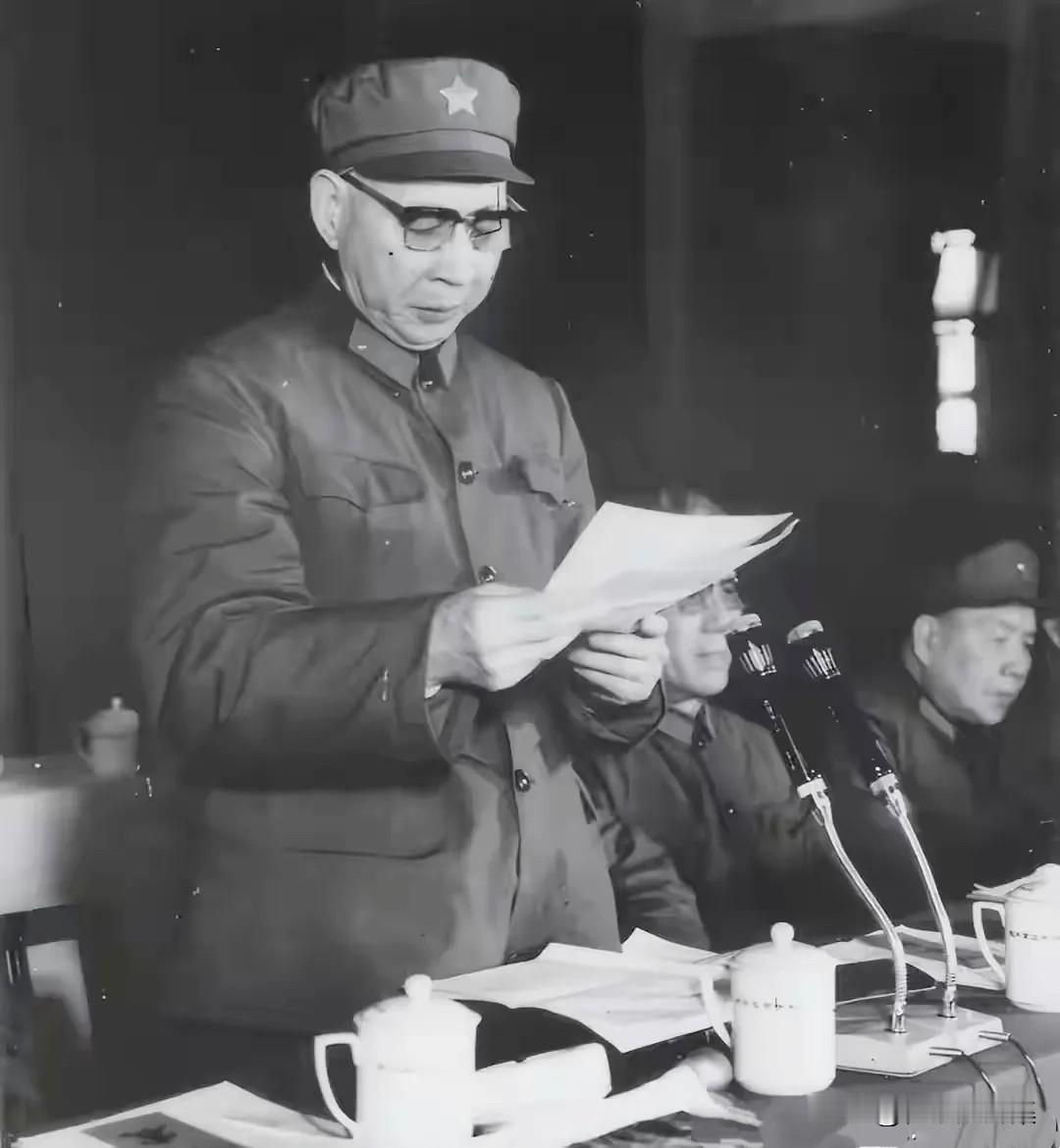 1977年，吴纯仁将军从广州军区副司令员的岗位上调任福州军区副司令员。在此之前，