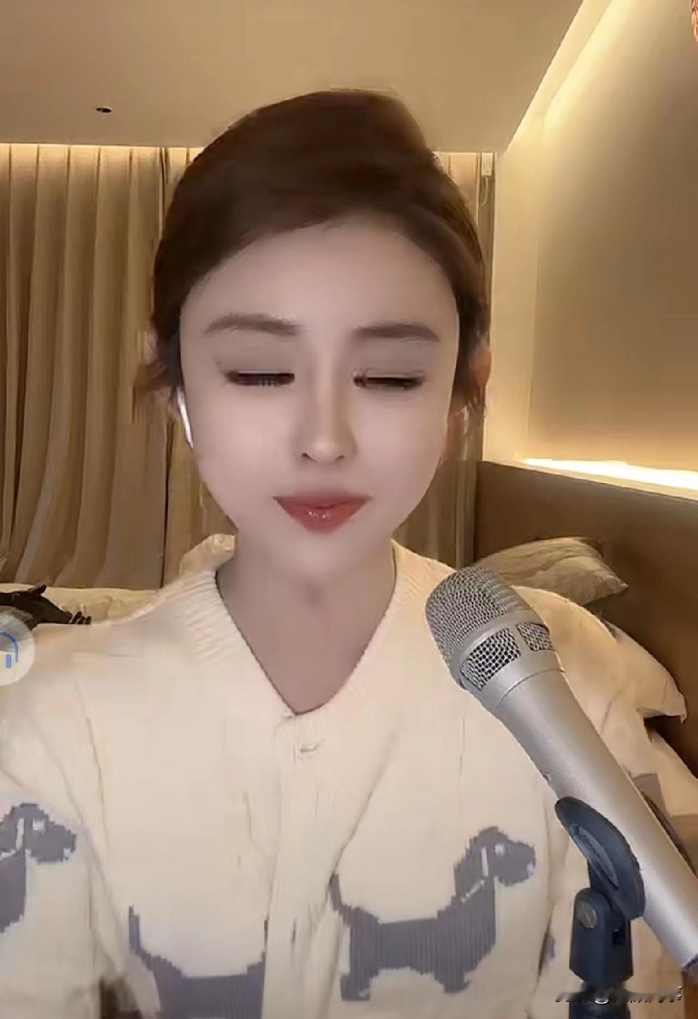 “炮家”一位八卦主播，为腿腿发声：她目前单身状态！当年她岁数不