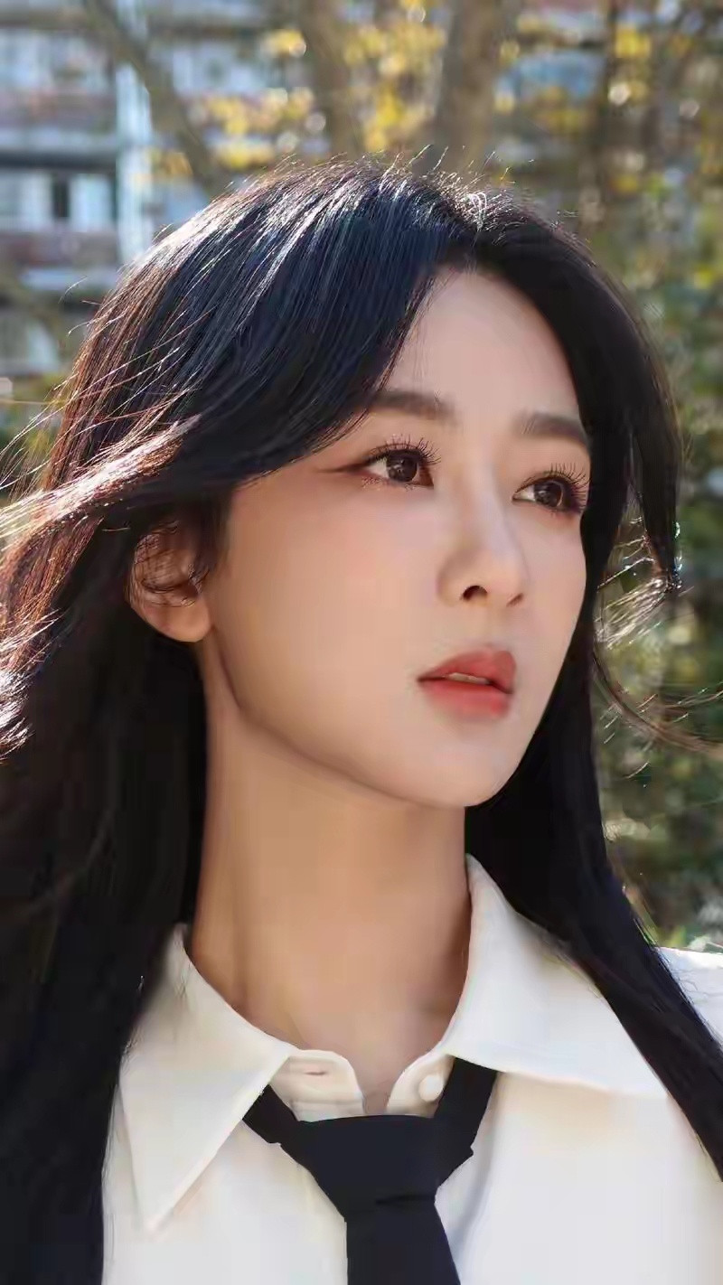 五位女演员现状对比：杨紫赵露思白鹿热依扎李沁，差距一目了然关于国民度这个方面。杨