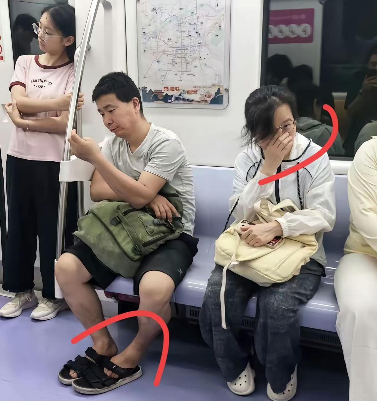 这味道臭味了吗？嫌弃的样子。