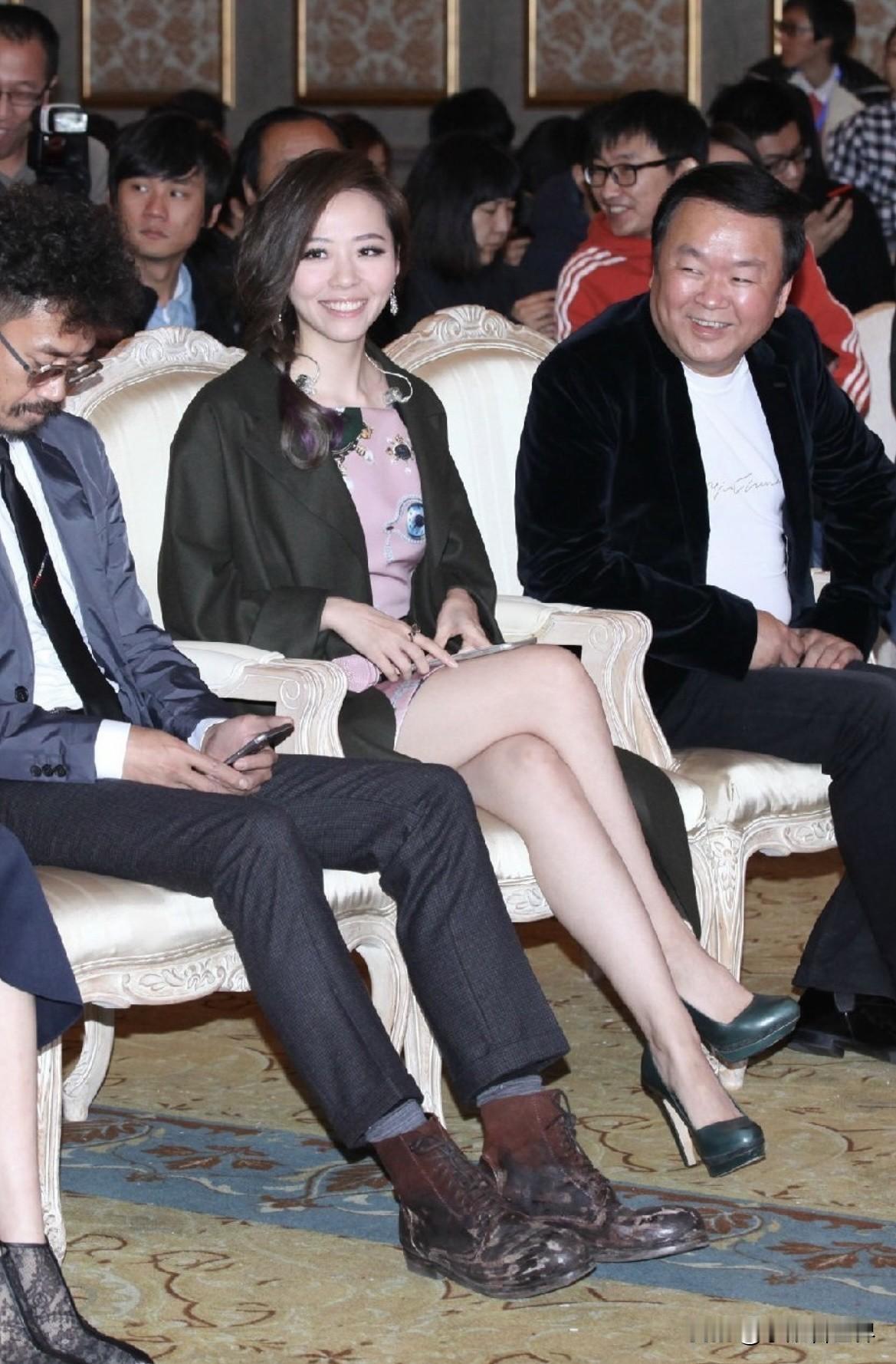 青年歌手张靓颖气场十足