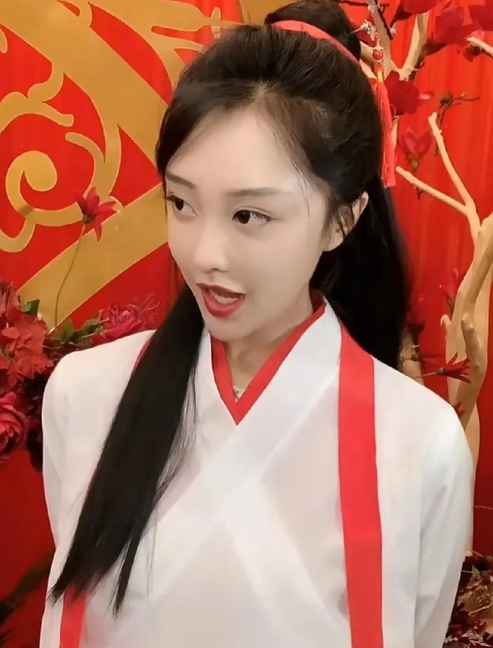驴家小胖透露巴伽娱乐有实力，当初捧娜美时刷了一个亿！