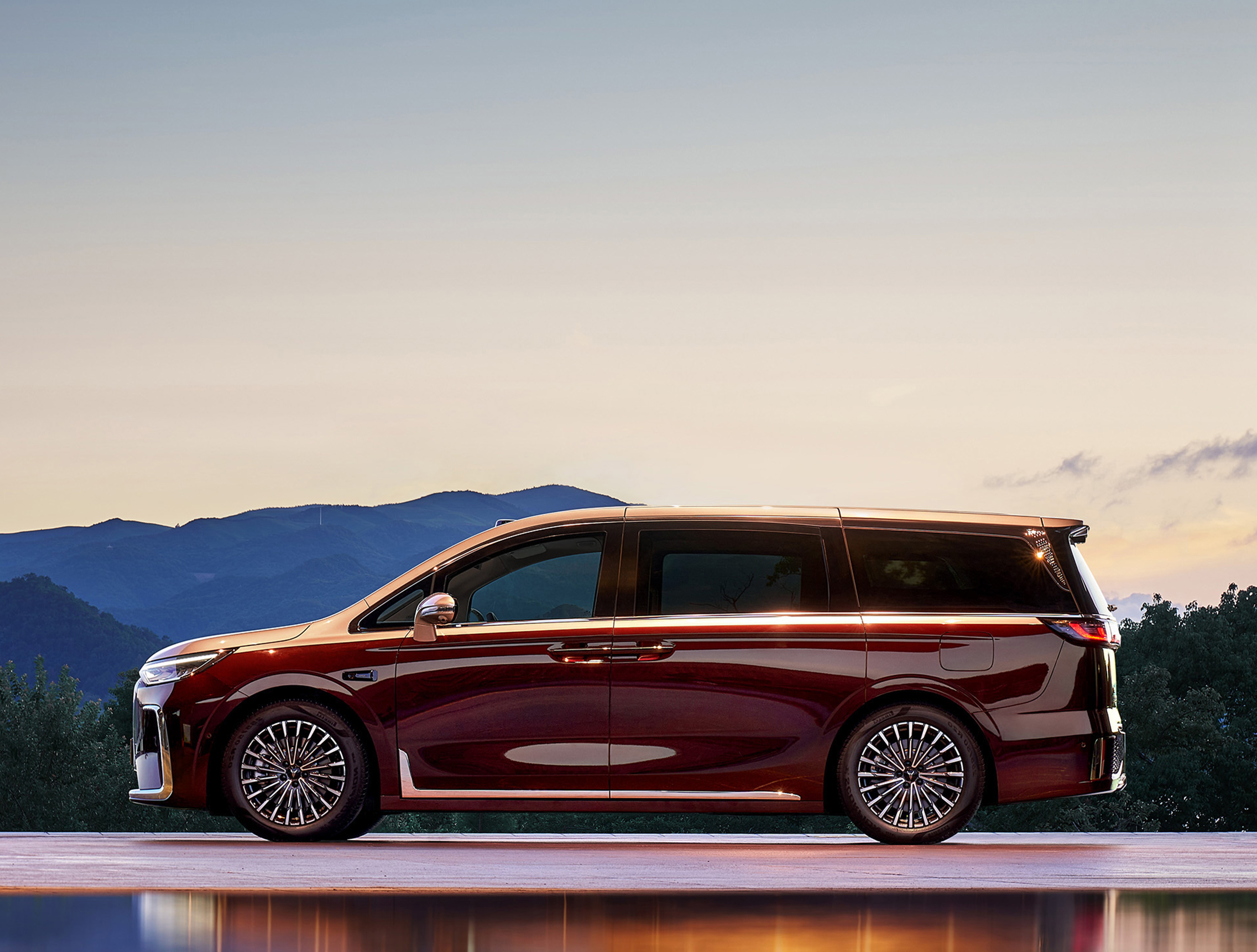 已经预感到岚图梦想家和智界V9在明年初即将展开一场激烈的较量。但这不仅是两款MP