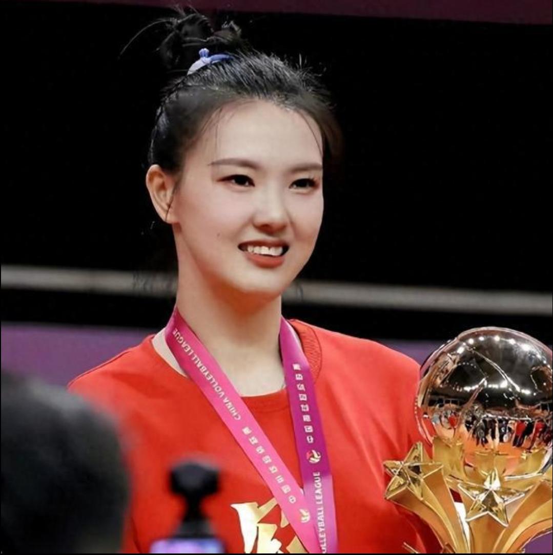 中国女排奥运冠军张常宁官宣退役1月7日，在江苏省全运会总结大会上中国女排奥运冠