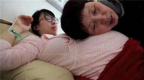 年轻妈妈喜获龙凤胎, 看到丈夫给起的名字, 病房里顿时打成一团