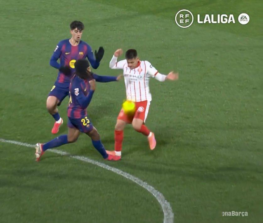 塞尔电台：西班牙足协甚至对裁判隐瞒了赫罗纳进球的录像。每周五，裁判员都会开会，分