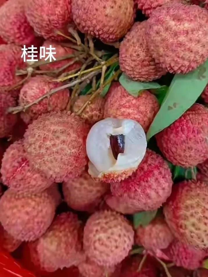 看清楚了，桂味长这相，再不要被商家用妃子笑忽悠了。据说在两广某些地区，妃子笑喂