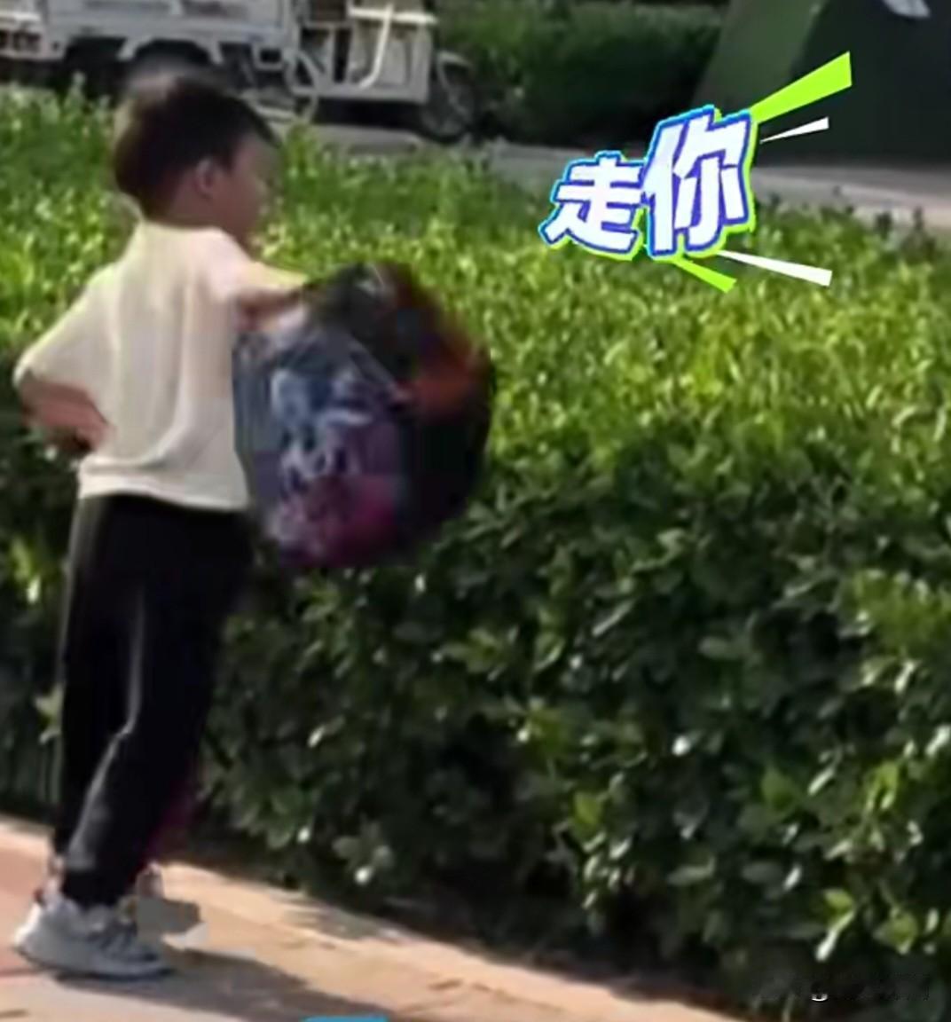 河北一小学生为逃作业，一月9次丢书包课本，妈妈跟踪才拆穿真相。近日，河北一